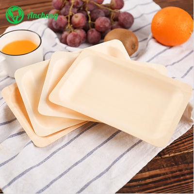 What are the benefits of using disposable wooden plates?